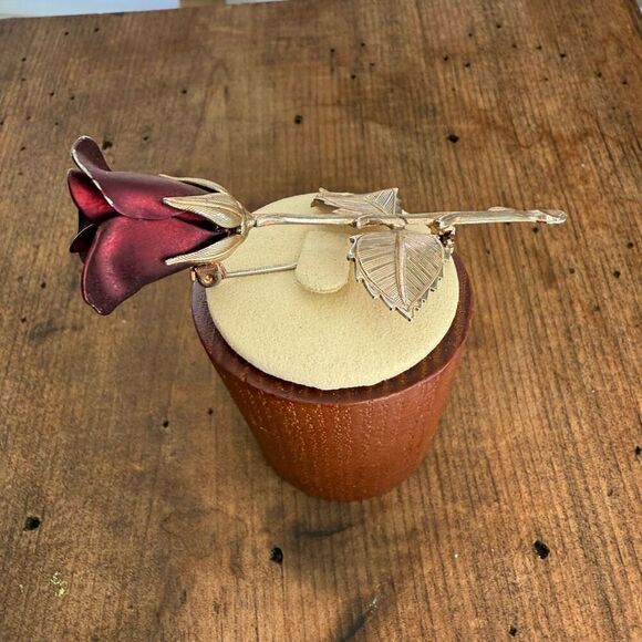 Vintage Unsigned Ruby Red Rose Pin Brooch Gold Tone 3” - Picture 8 of 10